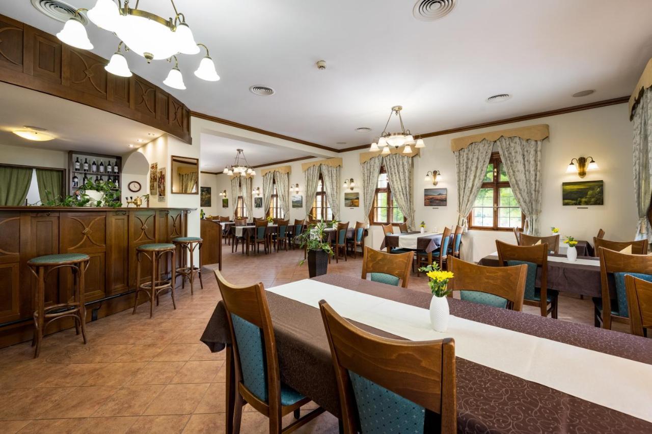Hotel Zlaty Lev جابلونك ناد نيسو المظهر الخارجي الصورة